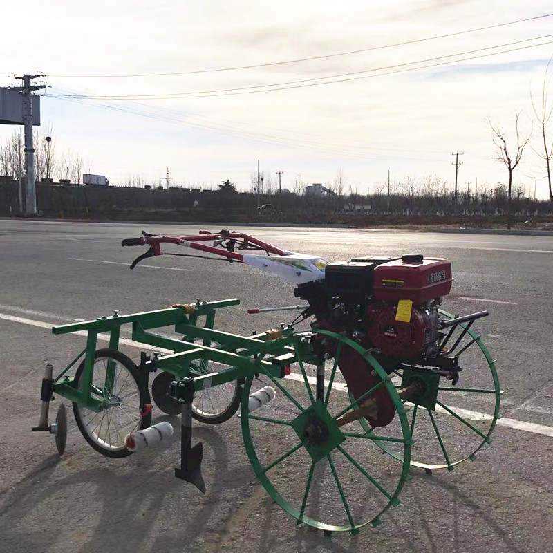 新款多功能烤烟地膜机 全自动覆土铺膜机 省人工覆膜机