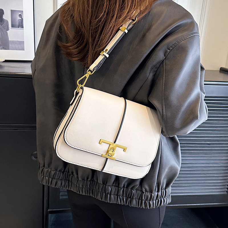 2023 New Fashion Simple Underarm Casual Western Style Texture Solid Color Saddle Portable One-Shoulder Crossboby Bag Women