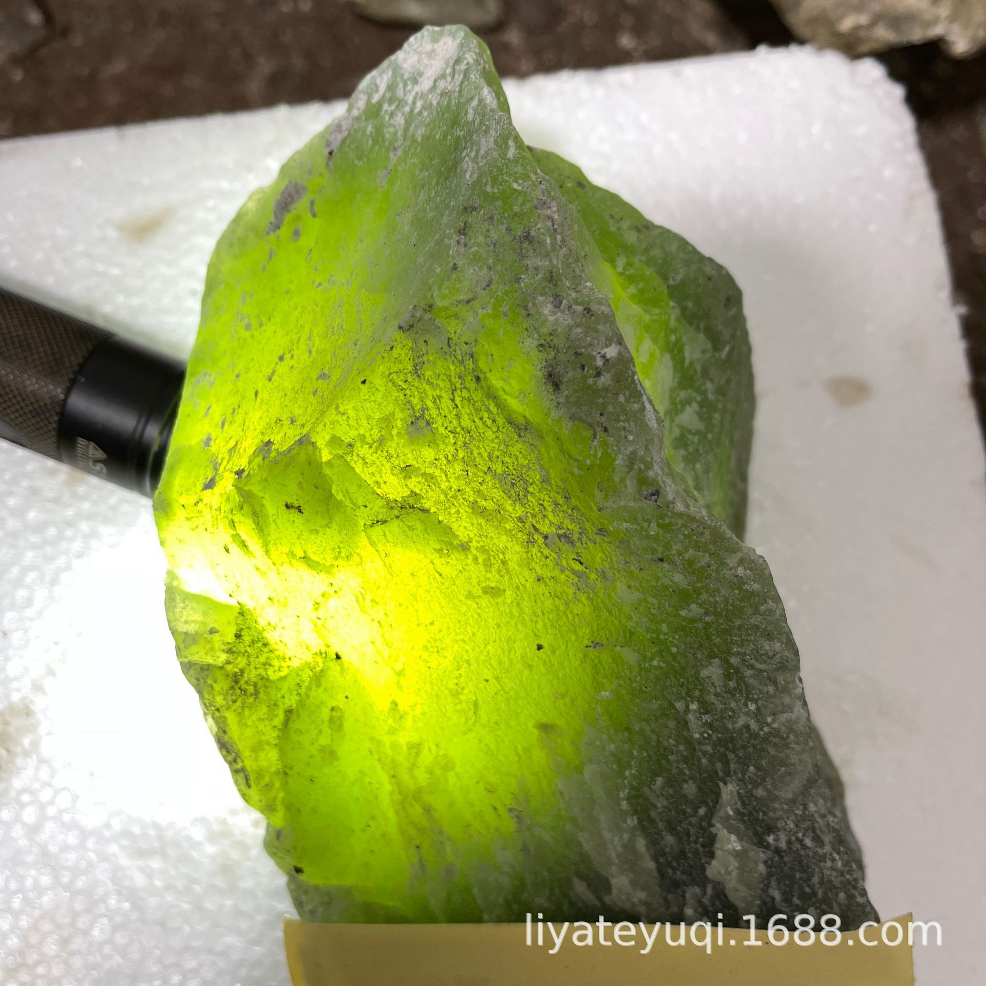 天然岫玉原石雕刻摆件玉镯原料 蛇纹石玉石毛料批发 牌子把件