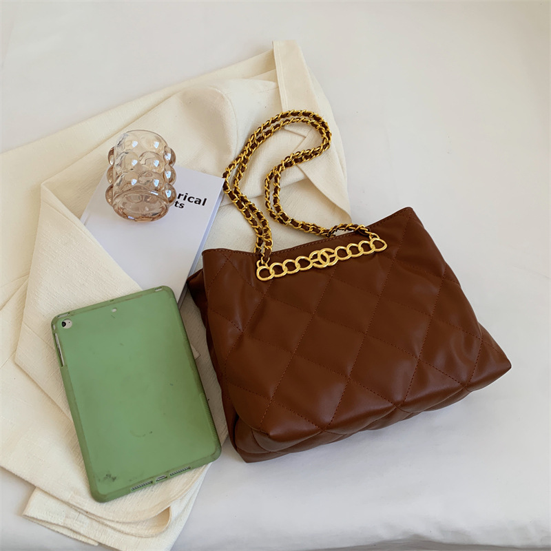 Chain Diamond Fashion Underarm Bag Small Tote Bag 2022 Winter New Large Capacity Shoulder Bag Versatile Women's Bag