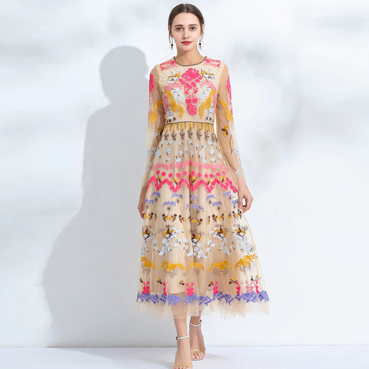 2021秋冬走秀新品时尚御姐范优雅圆领长袖网纱拼接绣花显瘦连衣裙