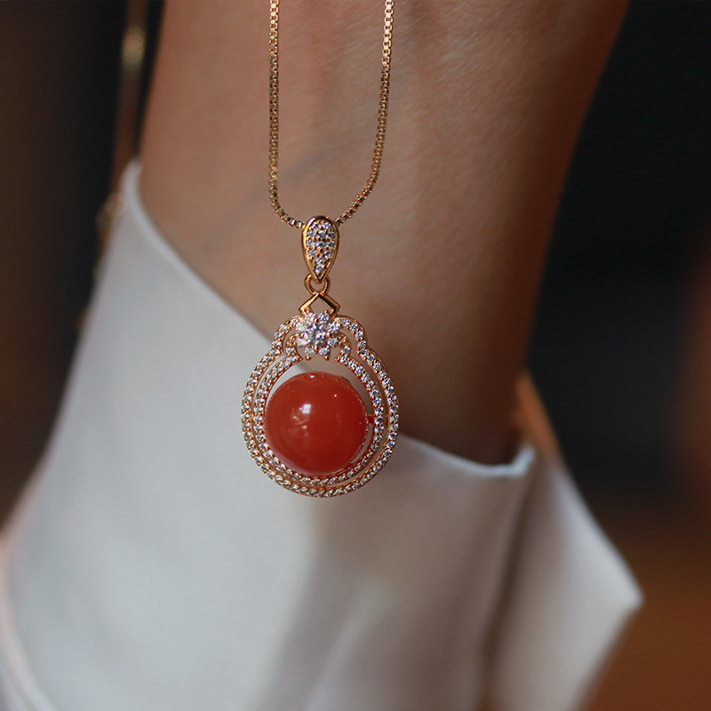 s925通体银镀金镶嵌天然川料樱桃红南红圆珠吊坠简约百搭时尚款