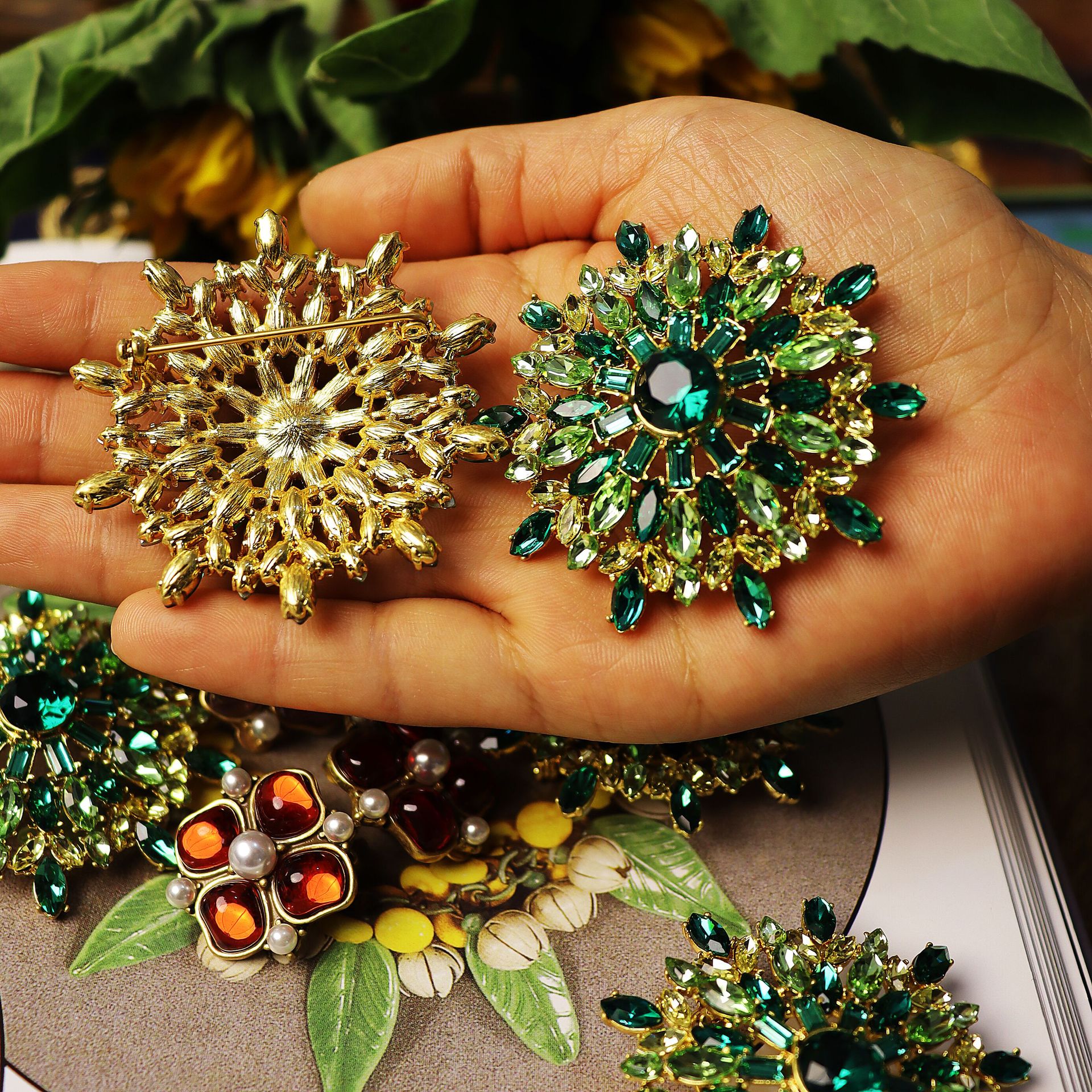 vintage复古古董首饰水钻花朵琉璃捷克钻徽章胸针别针集中古抖音