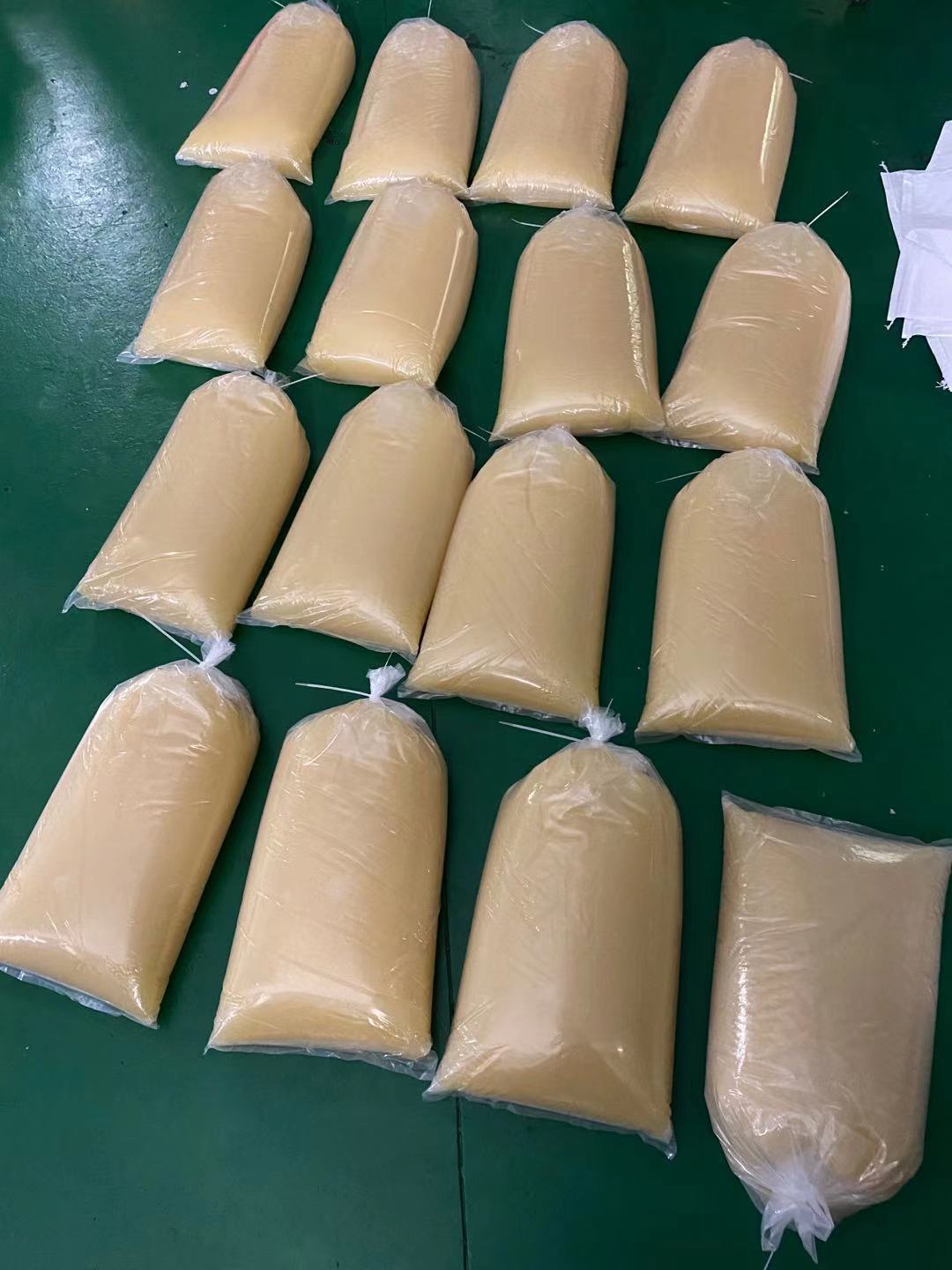 批发粘鼠胶老鼠胶水粘虫粘鼠胶热熔胶强力型防流淌四季可用