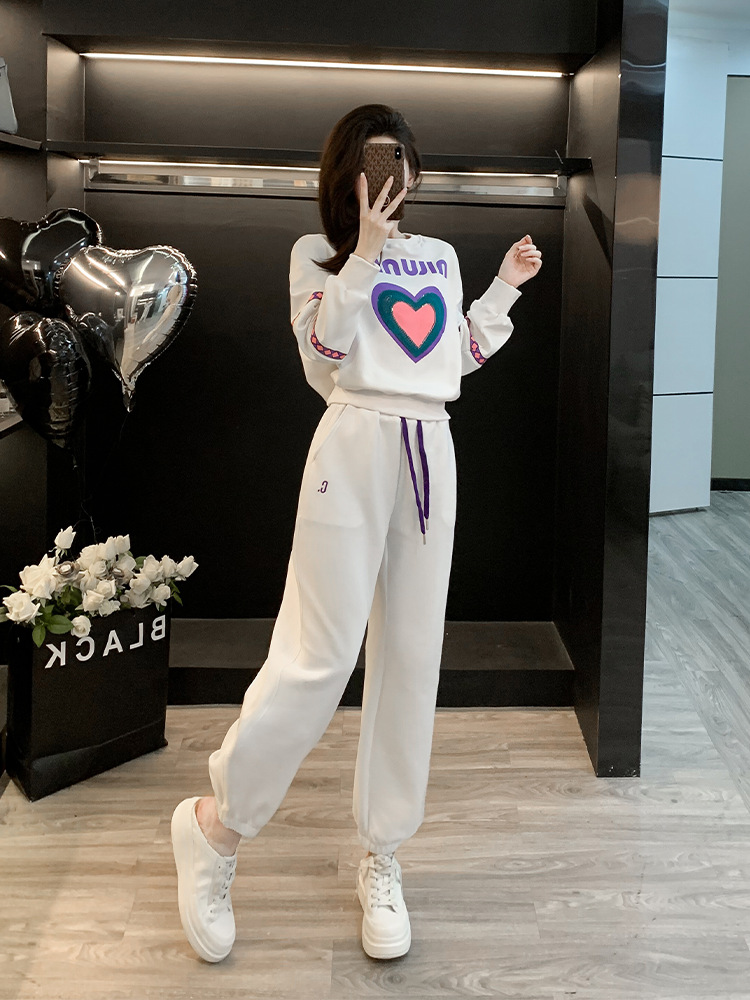 时尚高级感一整套女秋季新款气质爱心印花圆领套头卫衣两件套女装