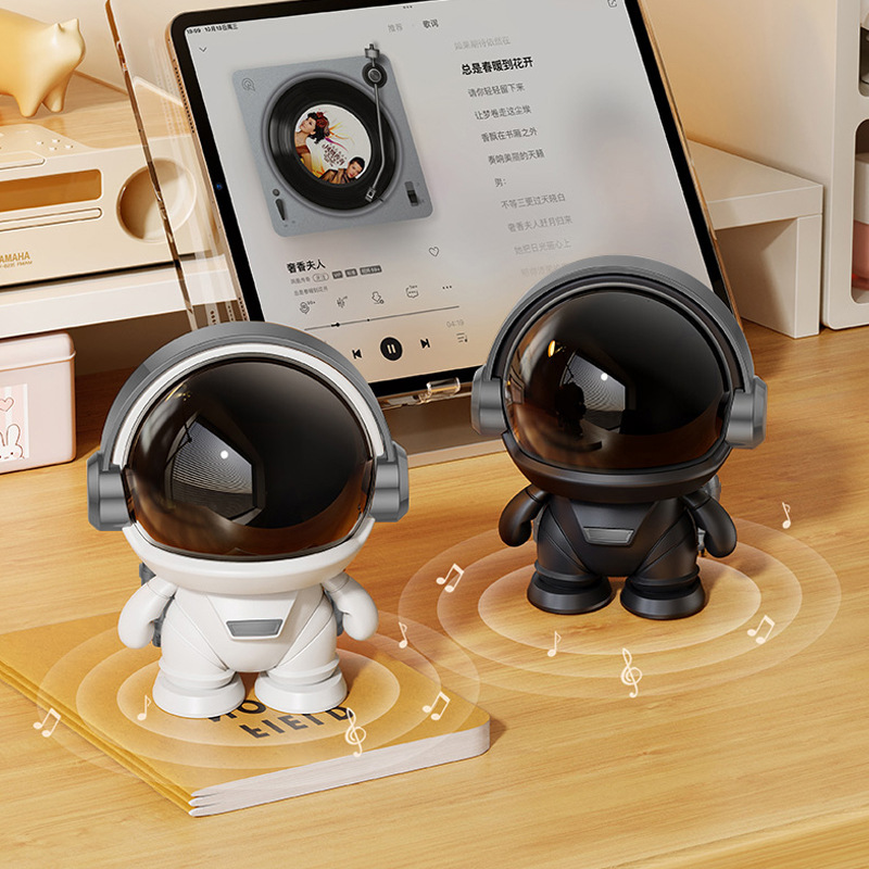 Creative Spaceman Astronaut Wireless Bluetooth Speaker Tws Couplet Space Robot Cute Speaker Subwoofer