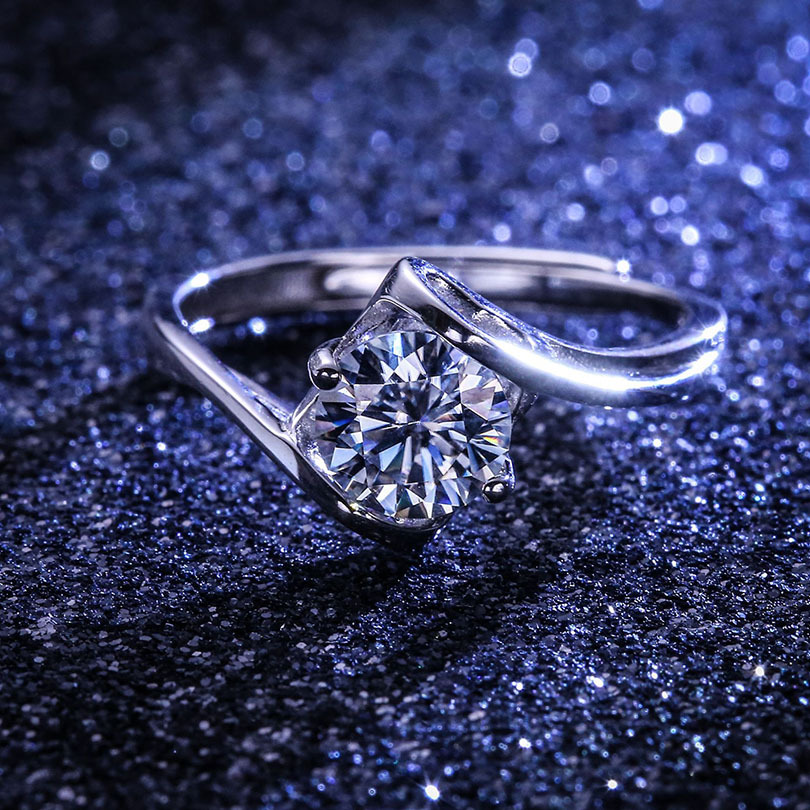 天使之泪莫桑石戒指女纯银婚戒求婚戒结婚钻戒一克拉单钻订婚戒