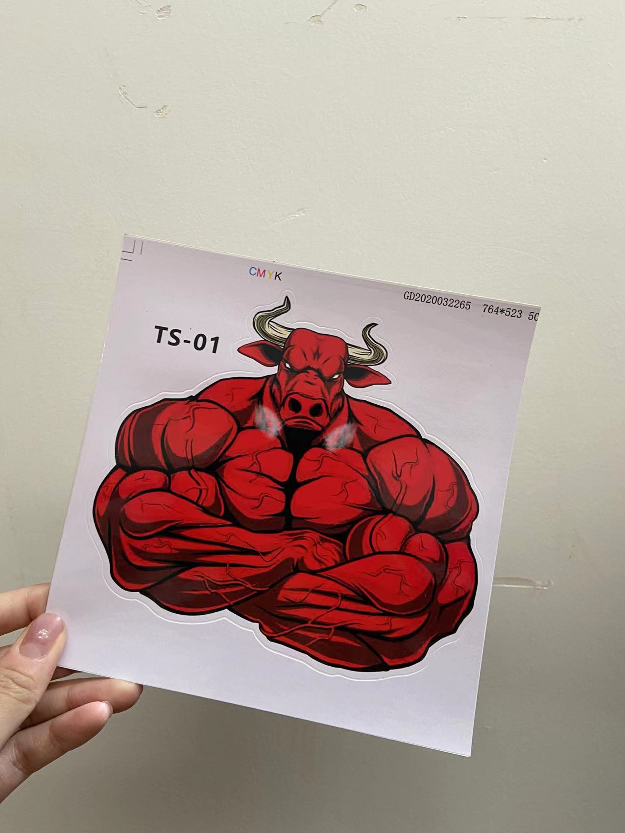 跨境 红色生气健美红牛个性创意贴纸笔记本搞笑车身贴纸 摩托贴纸