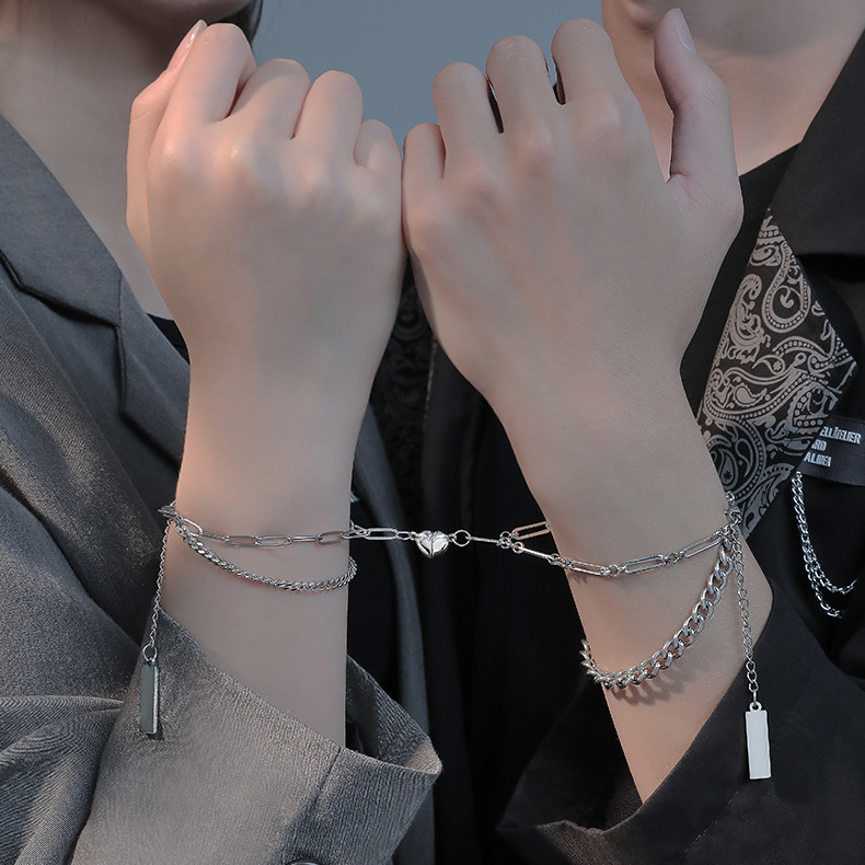 网红新款爱心相吸情侣手链一对男女学生闺蜜钛钢拼接磁铁手饰礼物