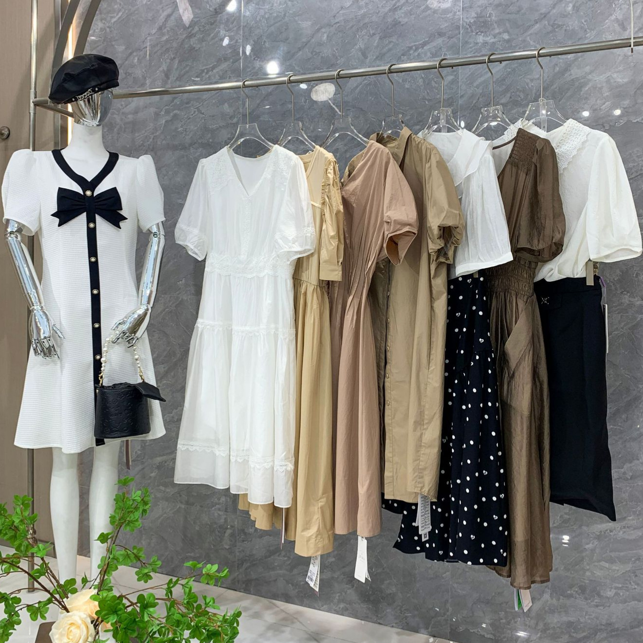 杭州服装女夏季高级感连衣裙工厂甩尾货品牌撤柜牌子衣服直播拿货