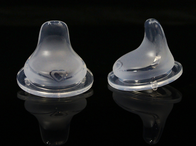 工厂批发5cm宽口径食品级硅胶鸭嘴水嘴柔软加厚防胀气鸭嘴奶嘴