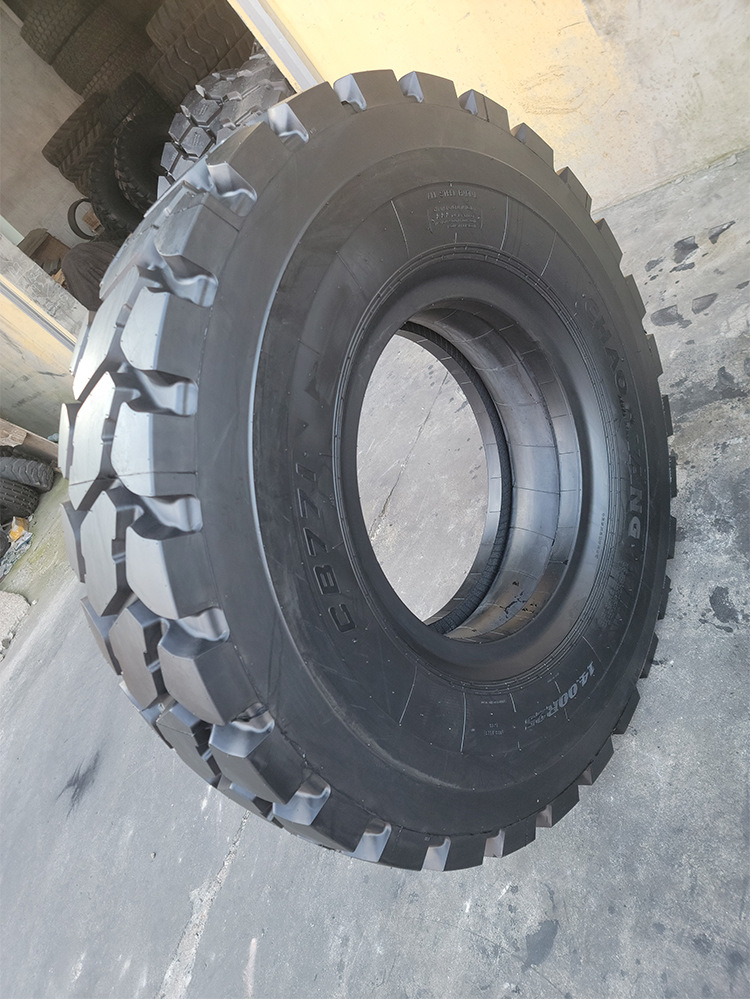 宽体车轮胎 1300r25 1400r24 25 1600r25轮胎 矿山工程自卸车轮胎