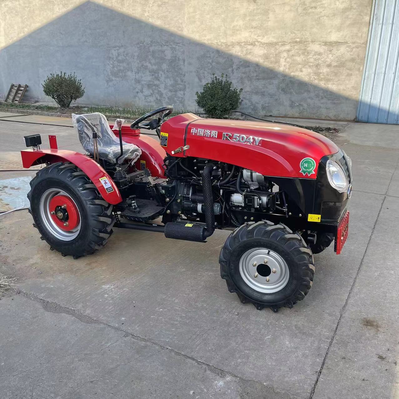 50马力大棚王图片 多缸车轮距可调1.2米窄轮 504低矮型四轮拖拉机