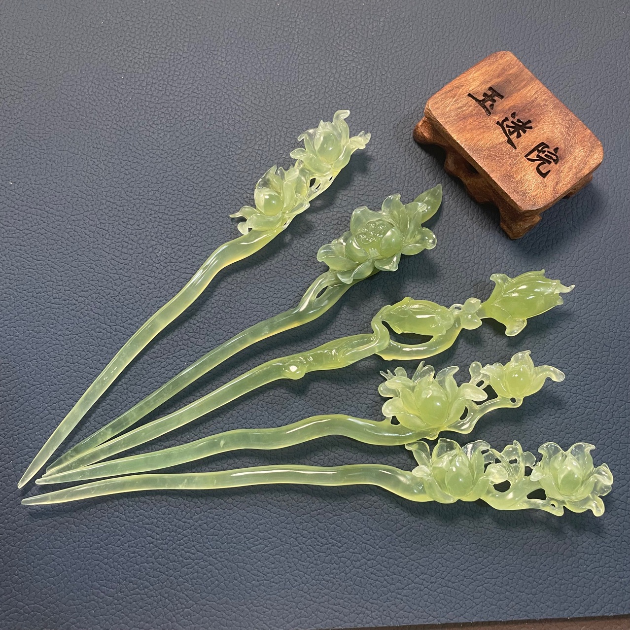 8万件厂家供应玉簪花配件 岫玉玉石桃花瓣diy制作玉簪花片批发销售