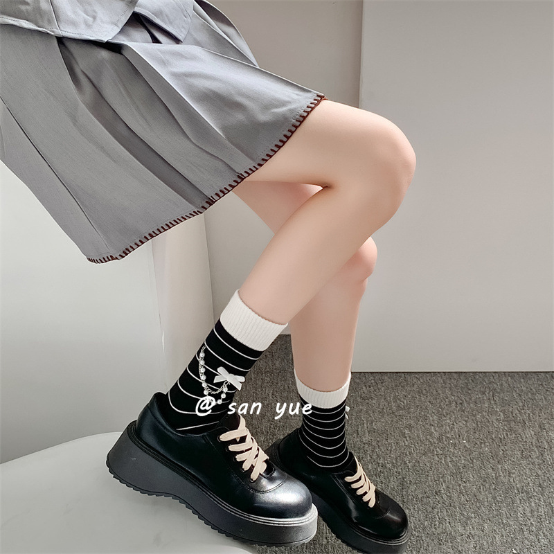2023秋冬新款珍珠链条长筒袜搭配玛丽珍小皮鞋的袜子黑白色中筒袜