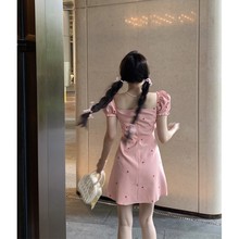 2024夏季新款小香风粉色方领短袖连衣裙女性感小个子法式甜辣短裙