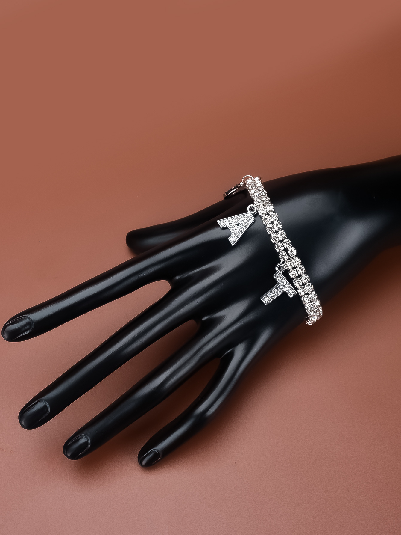 跨境电商热卖欧美流行手饰brat满钻女士个性百搭字母手链直播代发