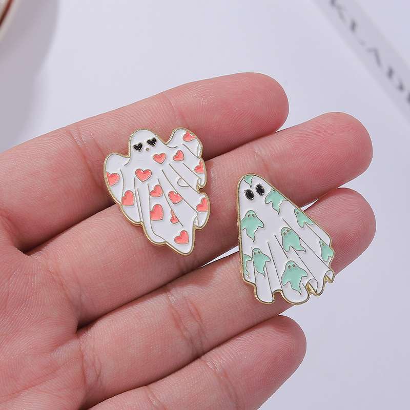 Maple Leaf Ghost Halloween Horror Ghost Brooch Golden M Badge Electroplating Paint Factory Wholesale Clothing Accessories