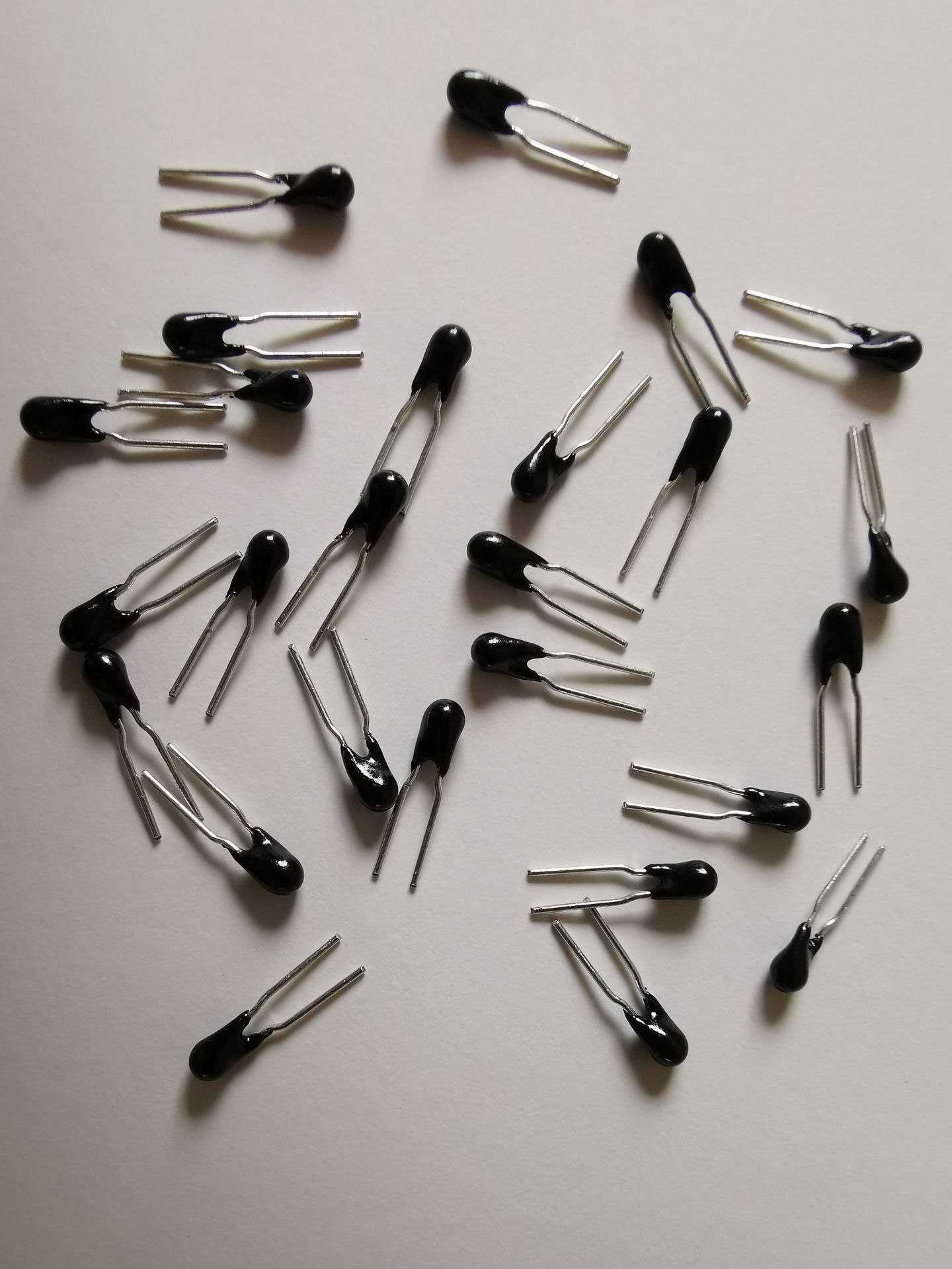 供应小黑头mf52 10k ±5% 103j珠状精密测温型ntc热敏电阻 b:3435