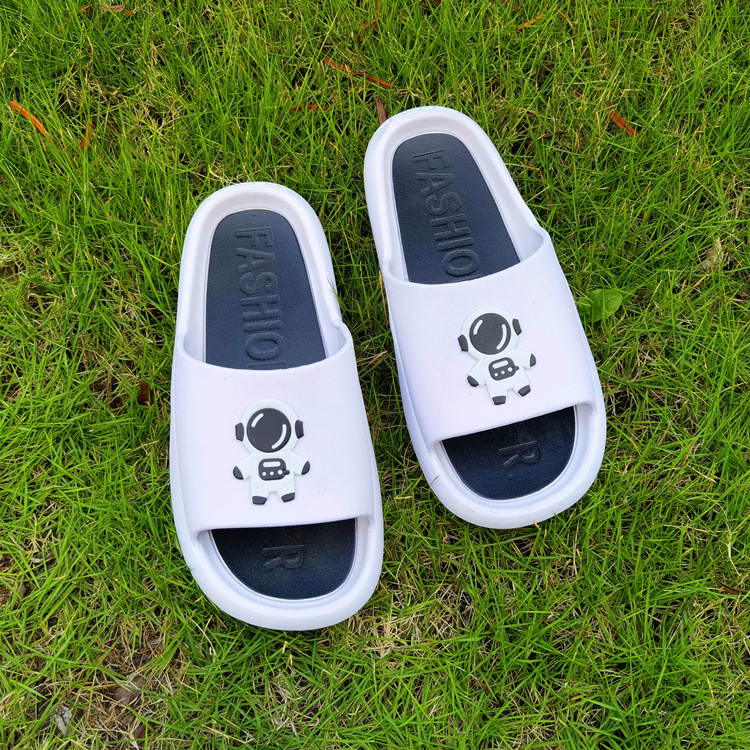 Slippers Men's Summer Wear Sports Beach Slip-on Sandals Couple Cartoon Platform Ins Women's Sandals Wholesale