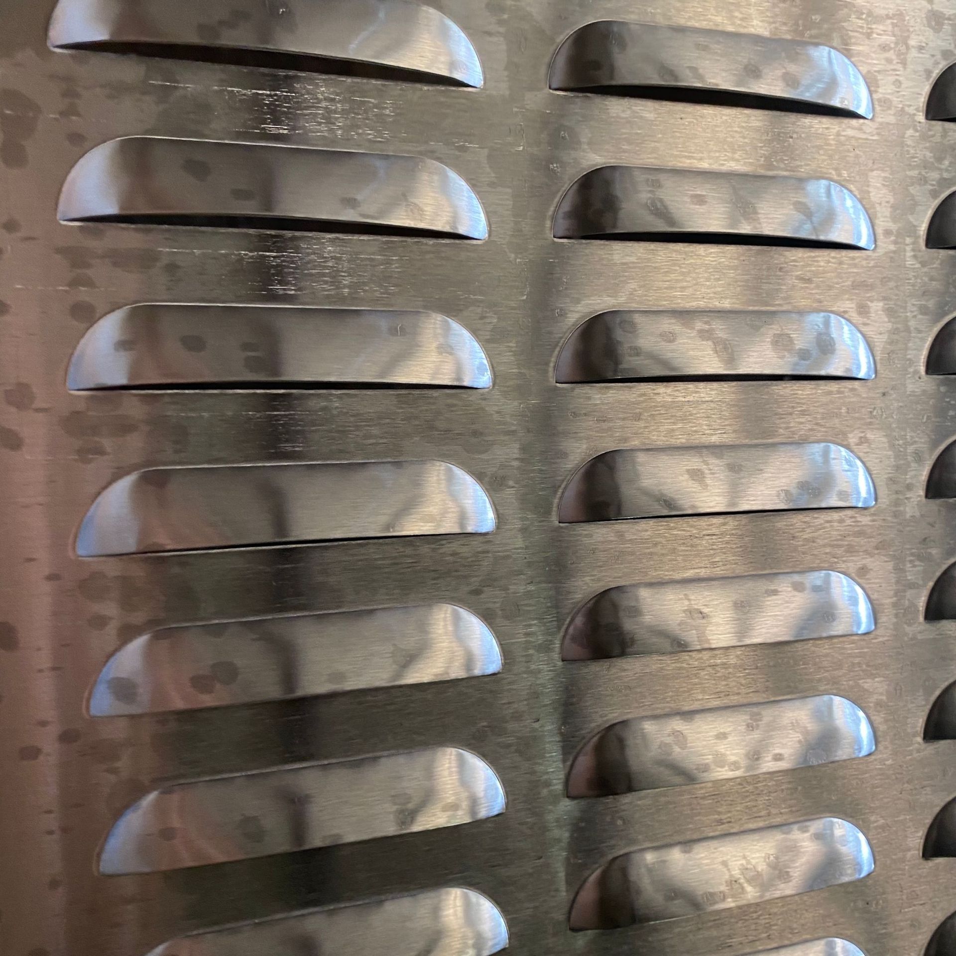 百叶孔冲孔板百叶孔铝板不锈钢板冲压百叶孔通风孔板散热用多孔板