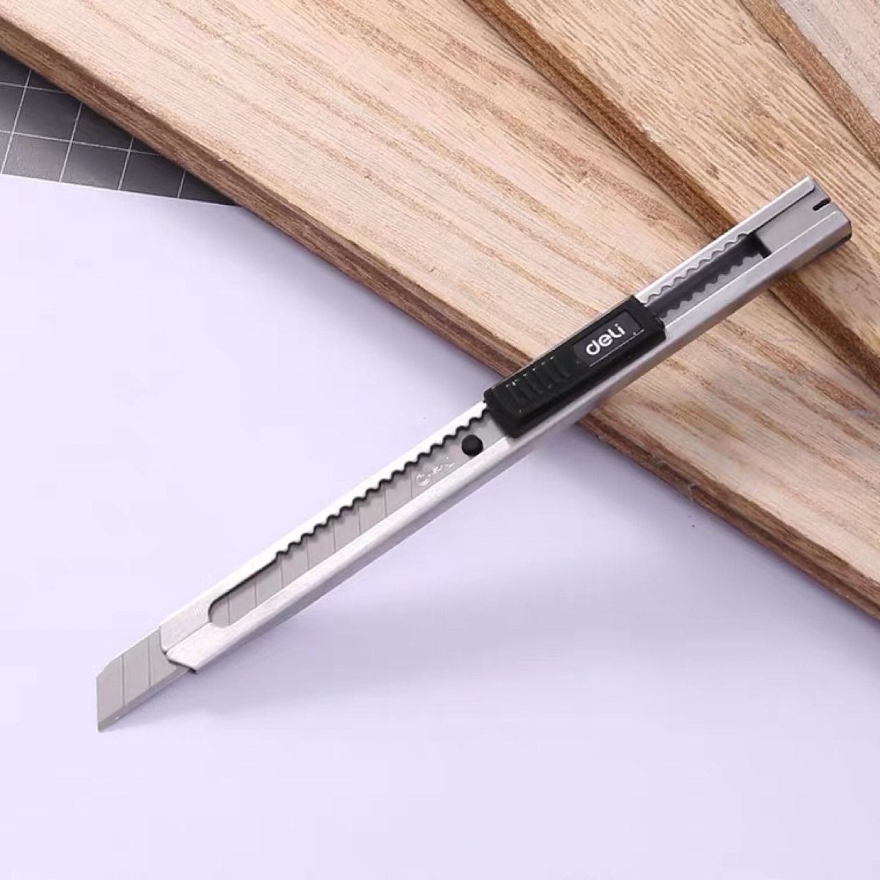 deli得力美工刀2053小号金属外壳切纸刀办公家用美工刀裁纸刀小刀