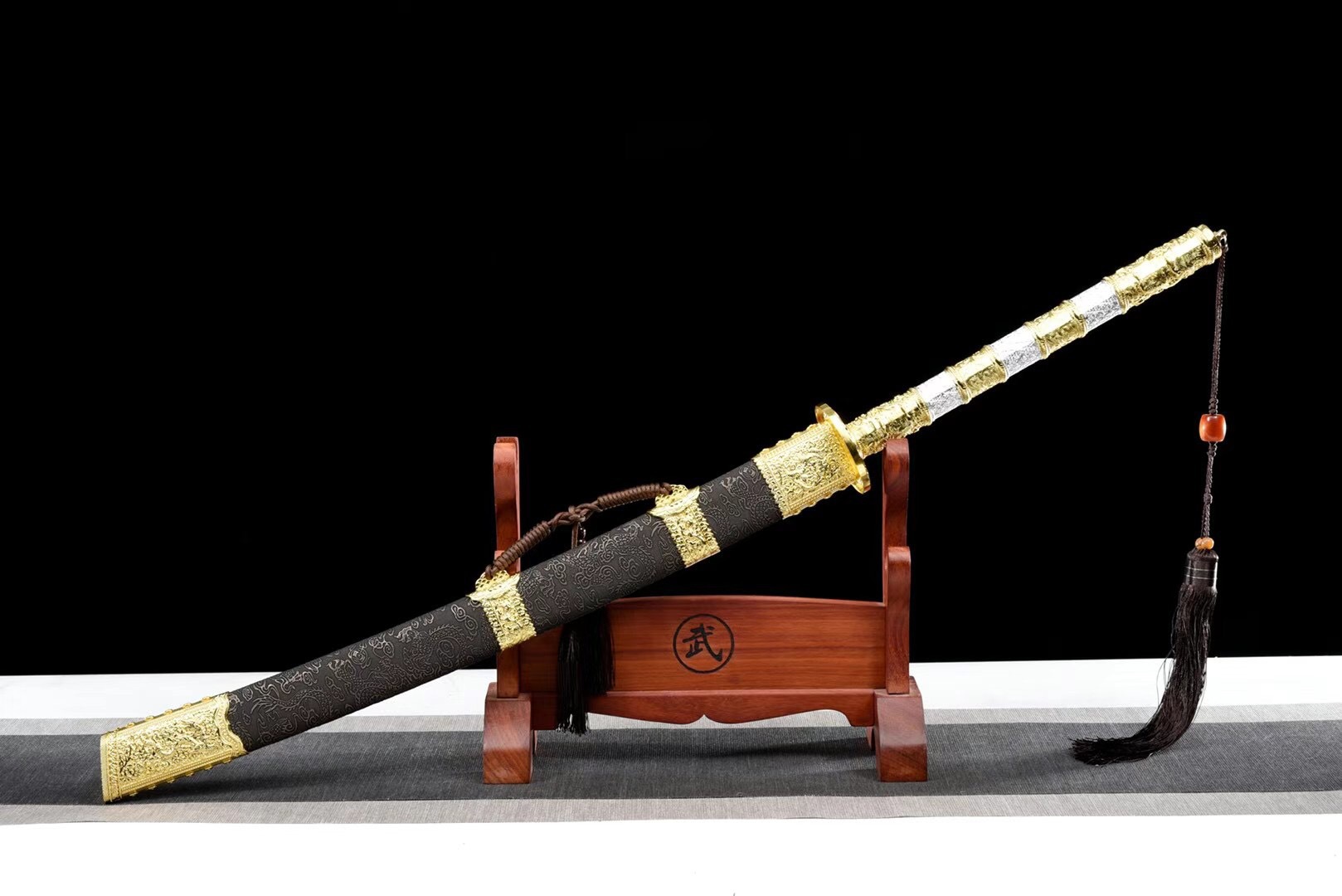 厂家批发龙泉市刀剑 实木包皮t10烧刃锻打 中式传统康熙一体长刀