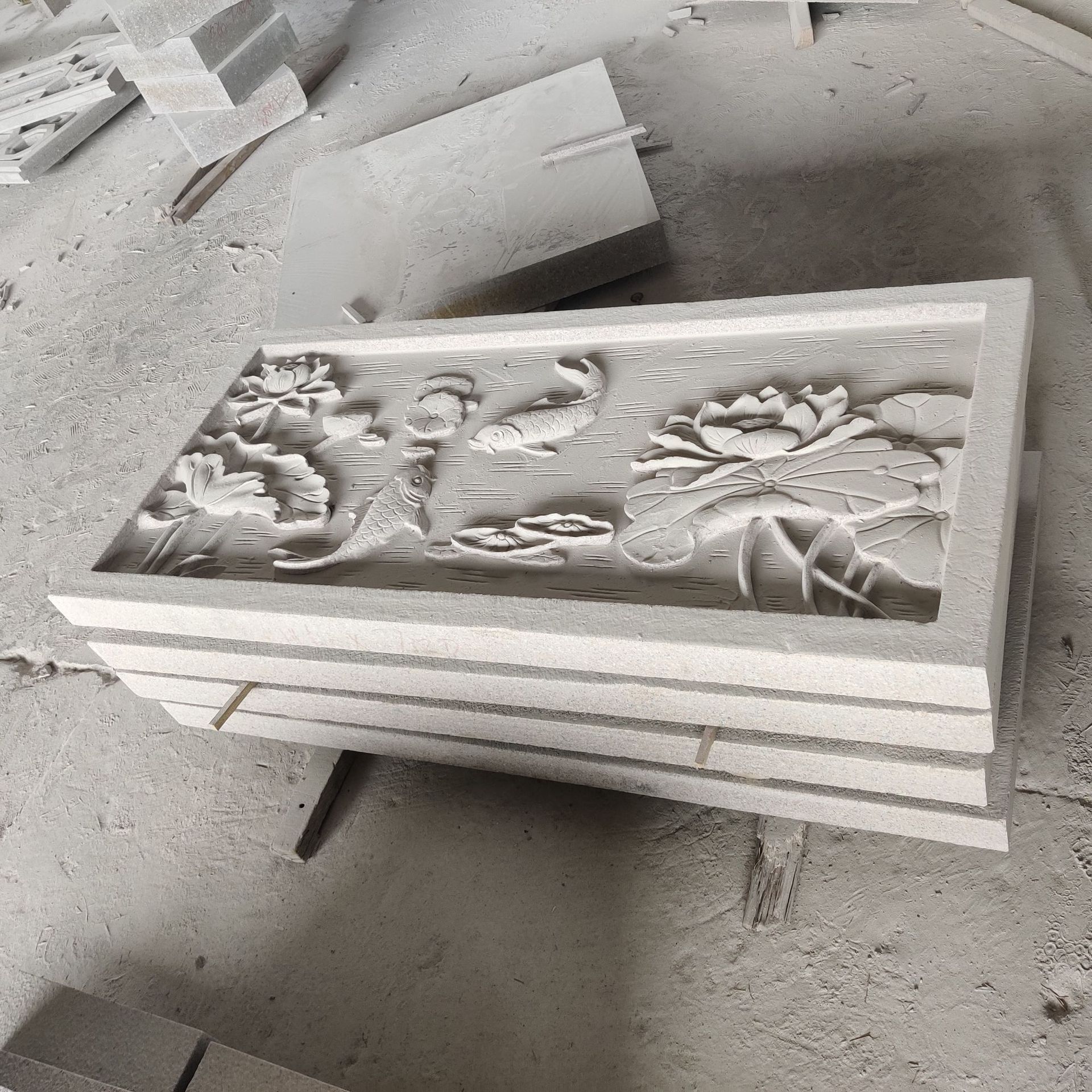 花岗岩平板刻图案雕刻字体双鱼戏水如鱼得水石材荷叶荷花雕刻加工