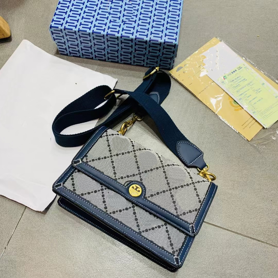 2024春季新款街头潮流单肩包tb小方包pu字母女士斜挎包女包潮