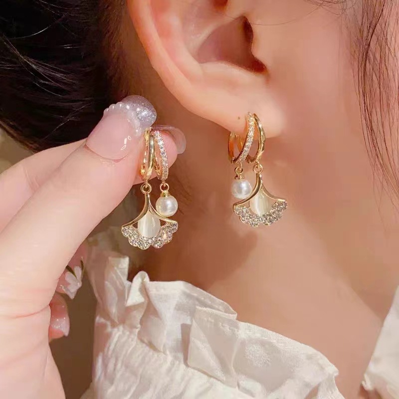 Sansheng Apricot French Pearl Earrings Fashionable Temperamental All-Match Ginkgo Leaf Ear Clip Light Luxury High Sense Earrings Ear Studs