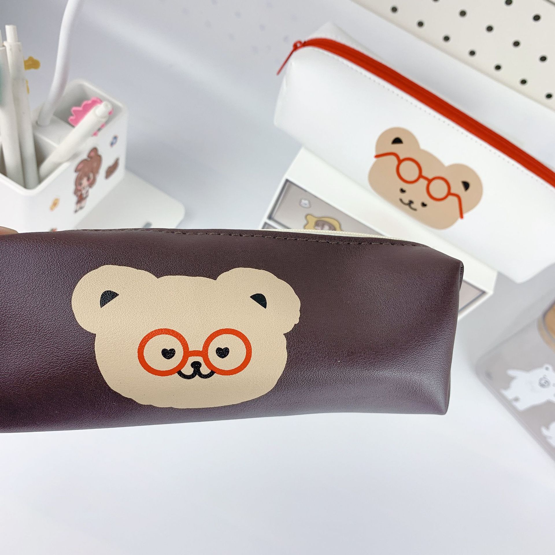 ins设计师小众卡通动漫戴眼镜的小熊笔袋文具袋