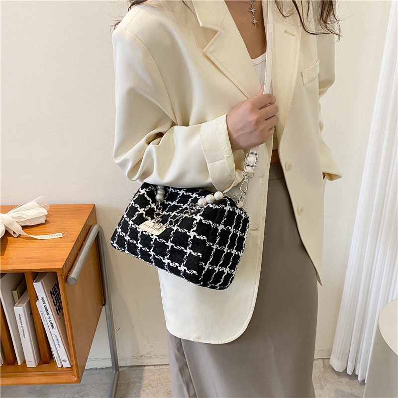 Korean Style Chanel's Style One Shoulder Bag 2022 New Autumn and Winter Pearl Chain Simple All-Match Affordable Luxury Style Shoulder Messenger Bag