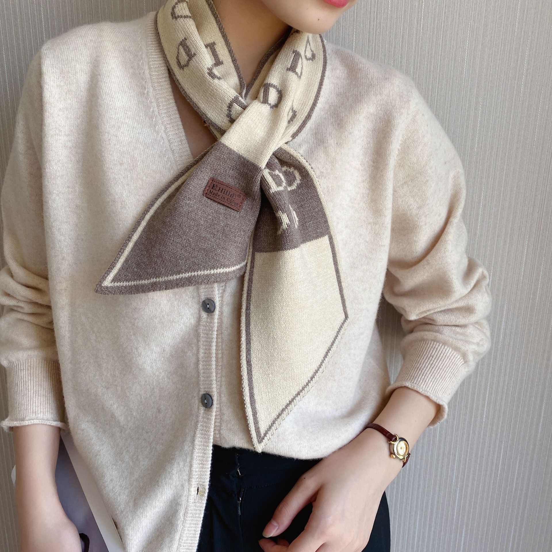 New Simple Letter D Knitted Wool Scarf Scarf Female 2021 Autumn and Winter Thickening Long Pointed Corner Small Scarf