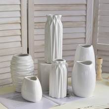 现代简约白色陶瓷小花瓶北欧客厅水养干花插花餐桌水培装饰品摆件