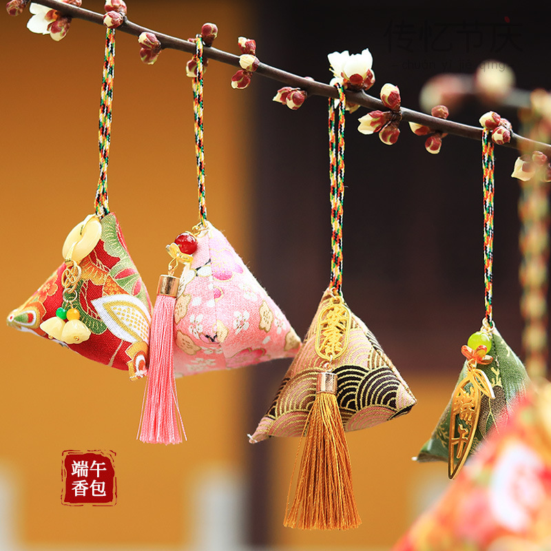 端午节香包手提流苏木牌香包商场活动礼品本命年新款三角形护身符香包