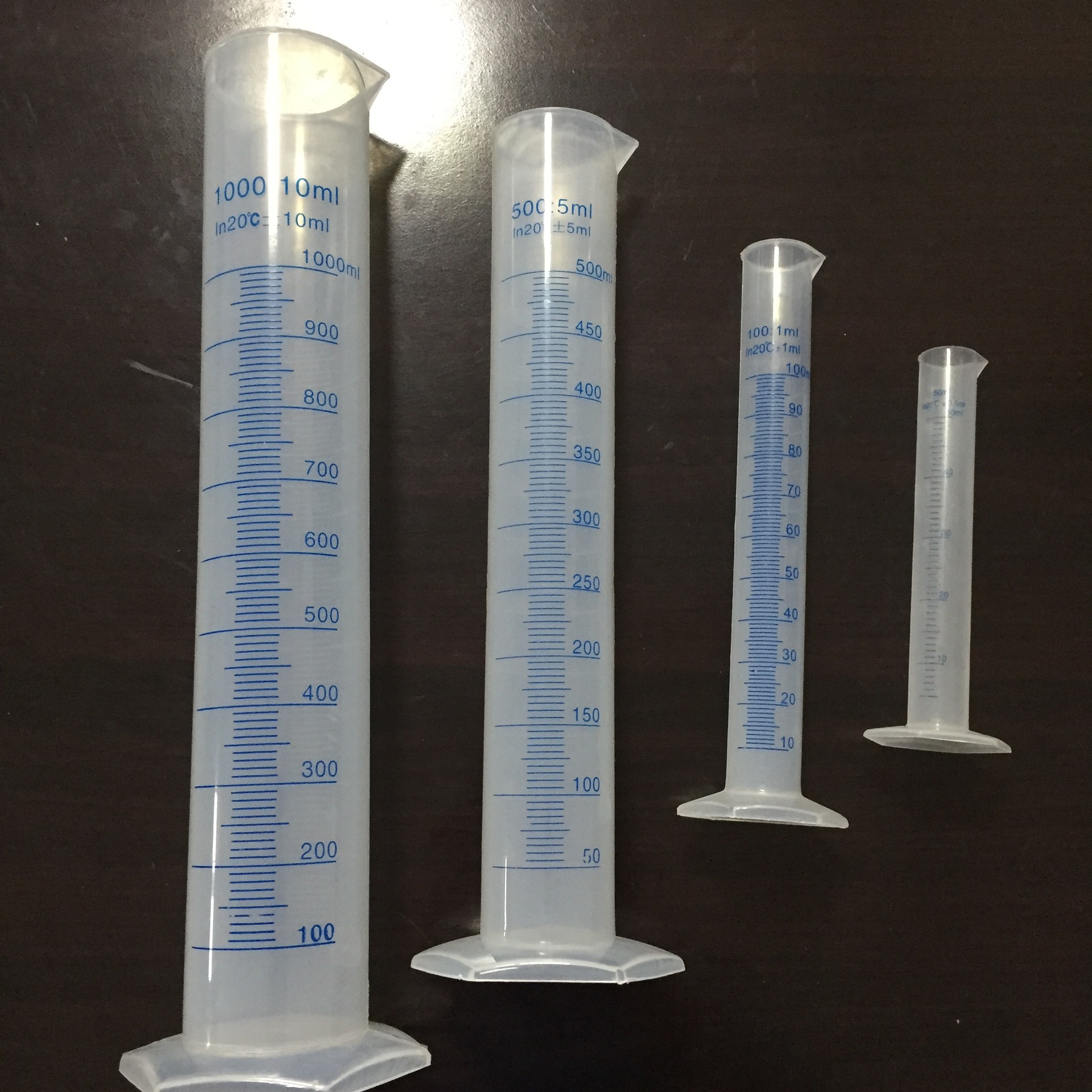 现货供应塑料量筒10ml蓝线量筒刻度量筒pp量筒实验室专用