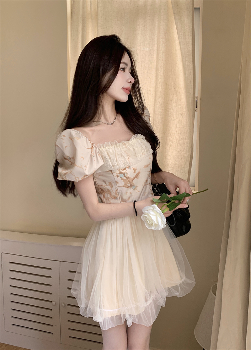 网纱拼接蕾丝花边连衣裙收腰显瘦泡泡袖公主裙女夏季新款甜美裙子