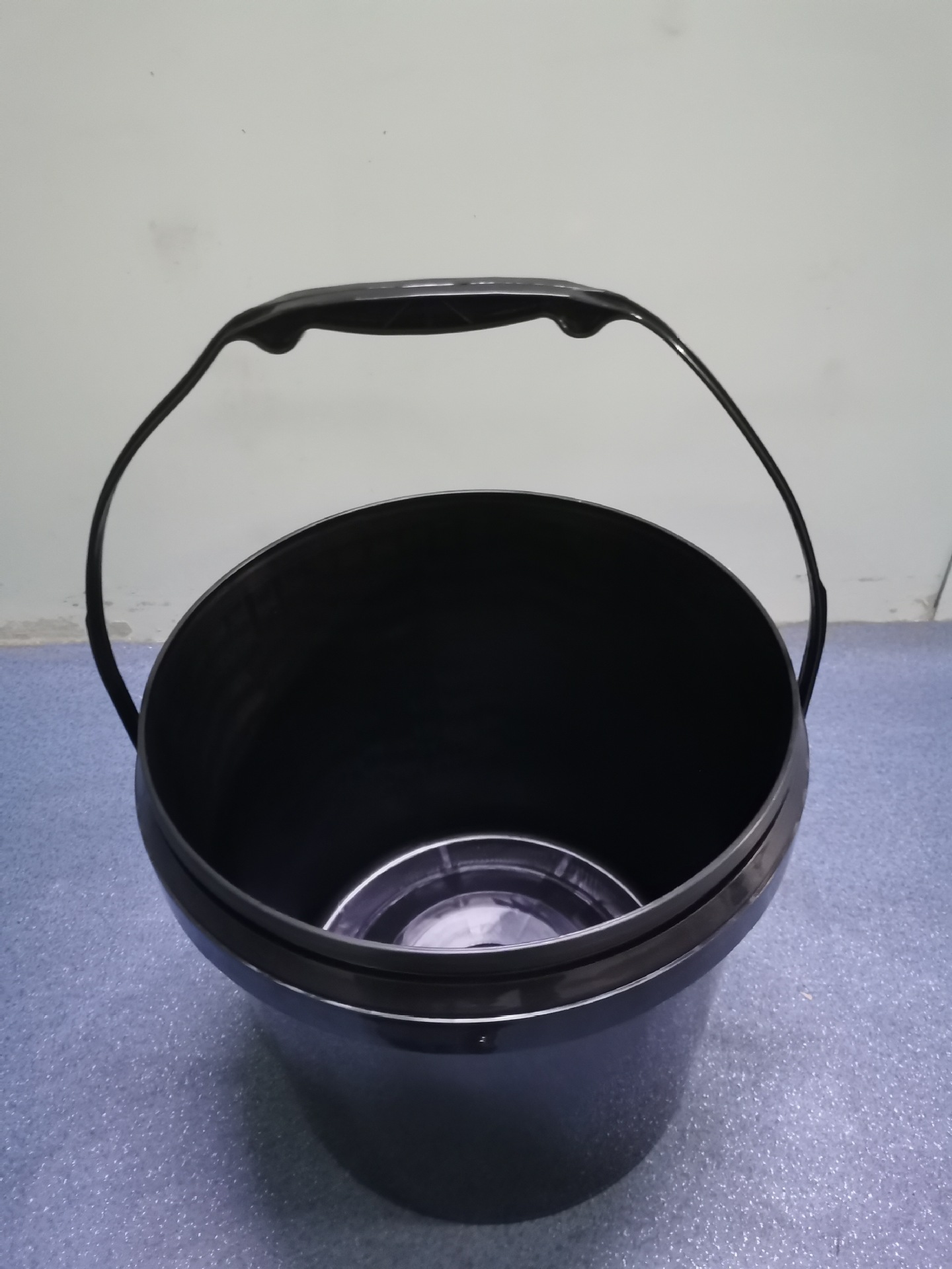 厂家供应 18l黑色包装桶 18l黑色塑料桶 18l黑色艺术涂料桶