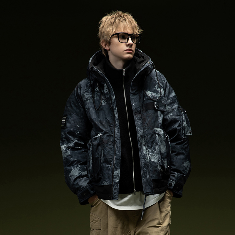 易麦迷彩拼色休闲男士羽绒服2023冬季新款宽松连帽工装加厚外套