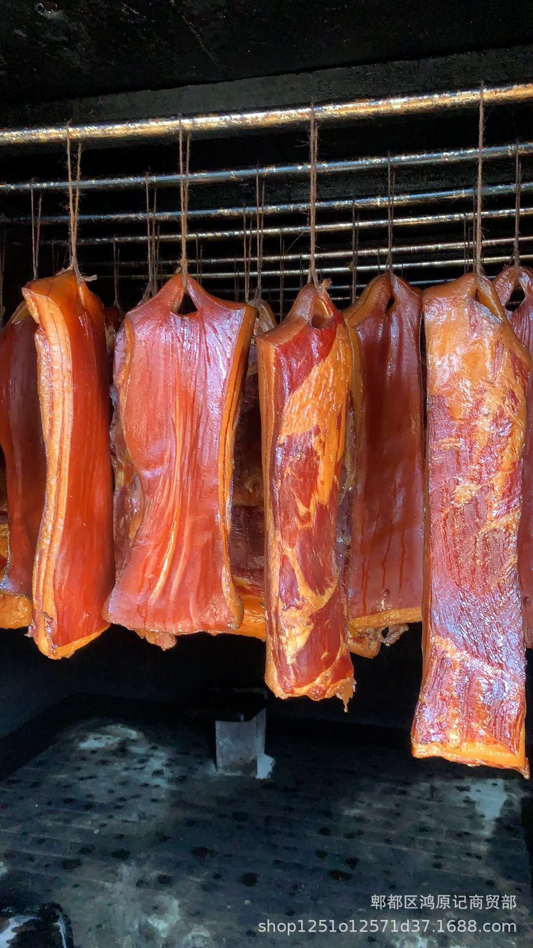 四川二刀腊肉农家柏树烟熏三线批发腌腊食品烟熏五花厂家