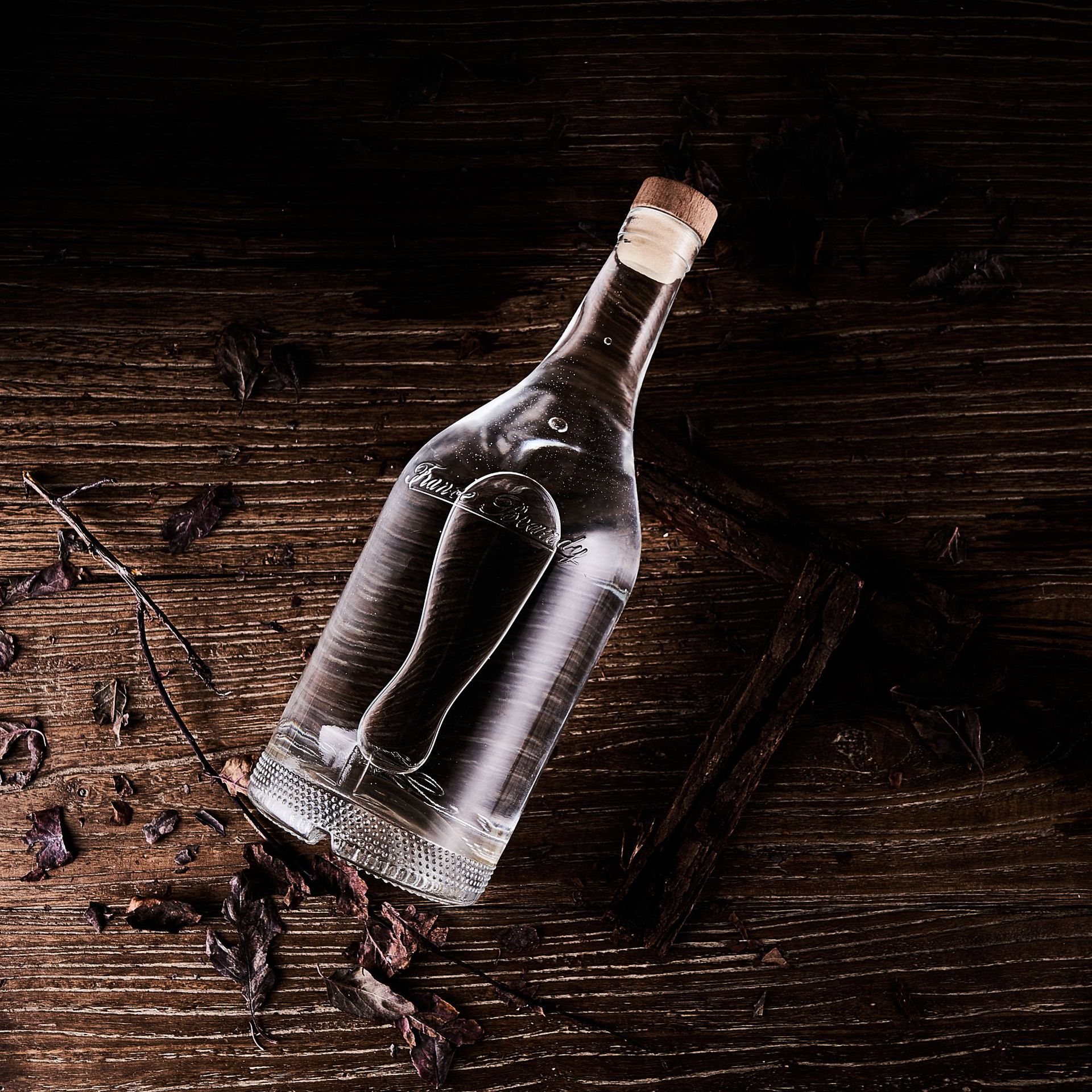 700ml透明烈酒伏特加威士忌白兰地朗姆酒玻璃空酒瓶厂家外贸销售