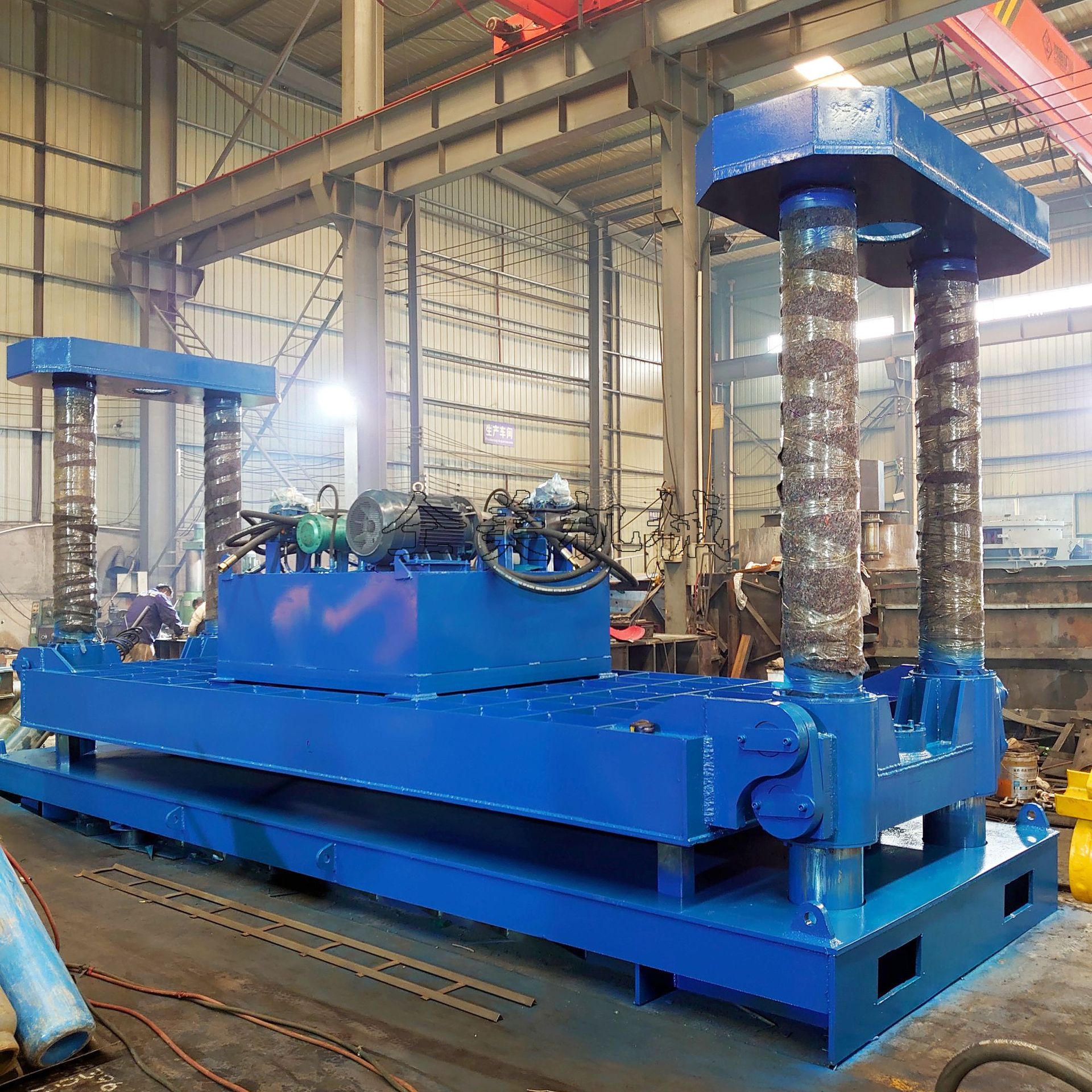 报废小汽车压扁机 货车框架压扁成型机 液压四柱废品压扁机