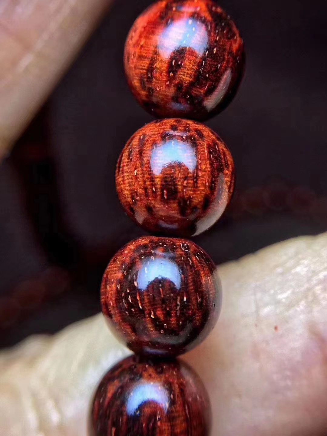 印度小叶紫檀手串0.8鸡血红芝麻点满火焰纹 泥料玻璃底108颗佛珠