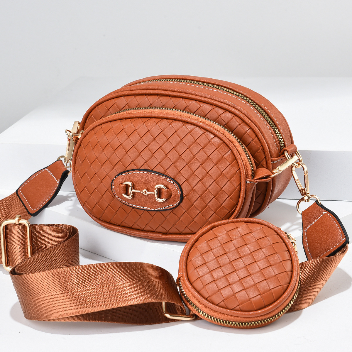 包包女包2021新款简约时尚韩版单肩斜挎包个性大容量编织小圆包