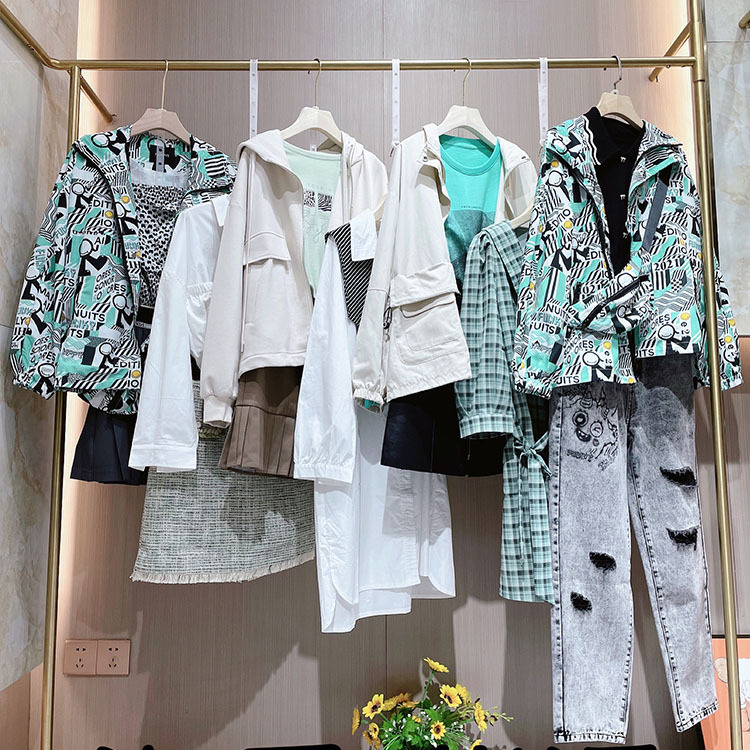 海贝和紫涵品牌折扣女装批发 棉服大衣尾单清仓撤柜