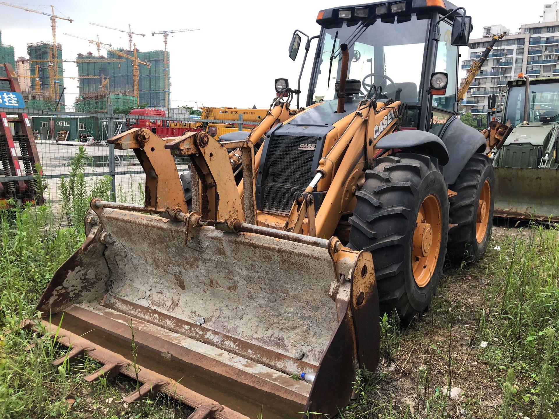 case凯斯695xt两头忙.挖掘装载机一台