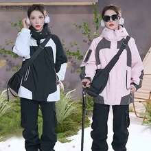 连帽撞色短款羽绒服女2024新款户外冲锋衣撞色运动防风衣登山外套