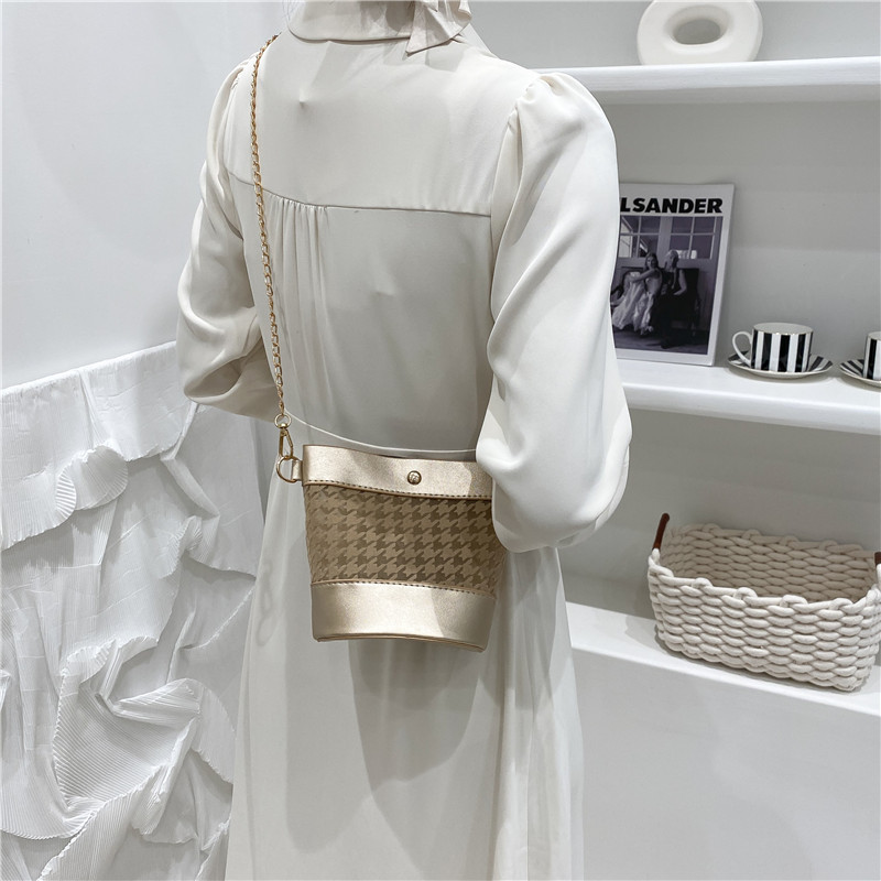 Simple Korean Style Transparent Chain Shoulder Bag Female 2021 Popular New Trendy Small Bag Fashion Phone Holder Messenger Bag