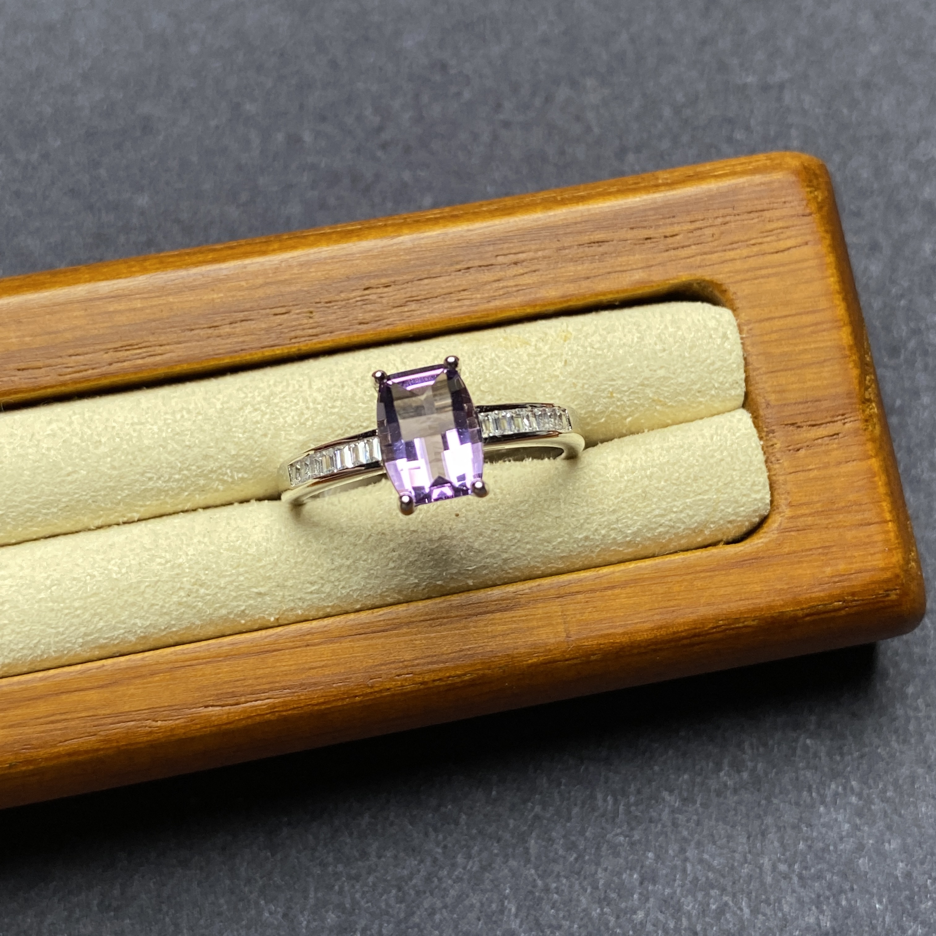 天然彩宝紫水晶戒指方形多切面设计s925 纯银戒托镶嵌活口可调节
