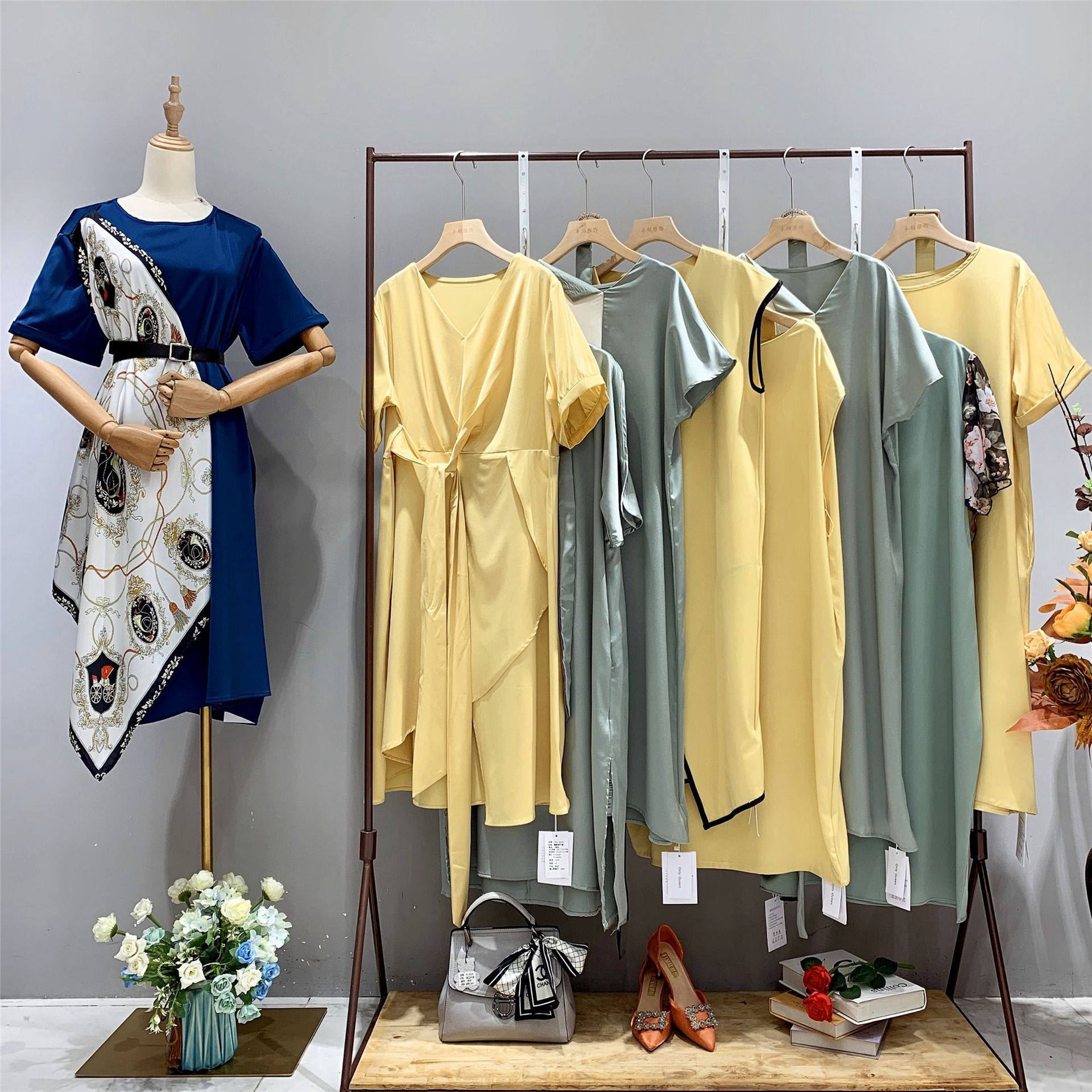 睐2022夏深圳高端醋酸连衣裙原创设计师品牌折扣女装南油尾货走份